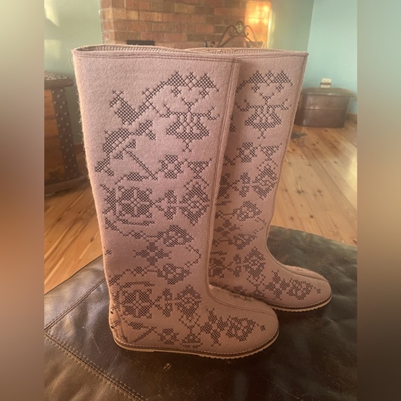 Valenky Russian embroidered wool high boots - Picture 1 of 7
